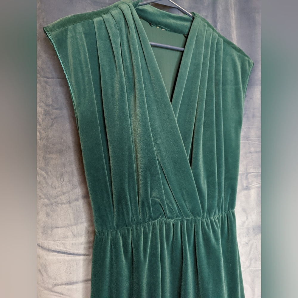 Vintage velvet green sleeveless dress